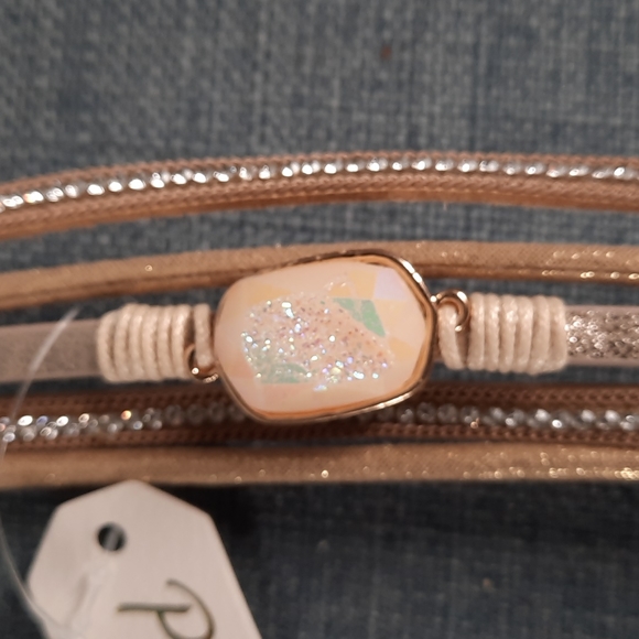 Cream Leather Gold Accent  Gem Stone Rhinestone Magnetic Closure Br… - Picture 3 of 6